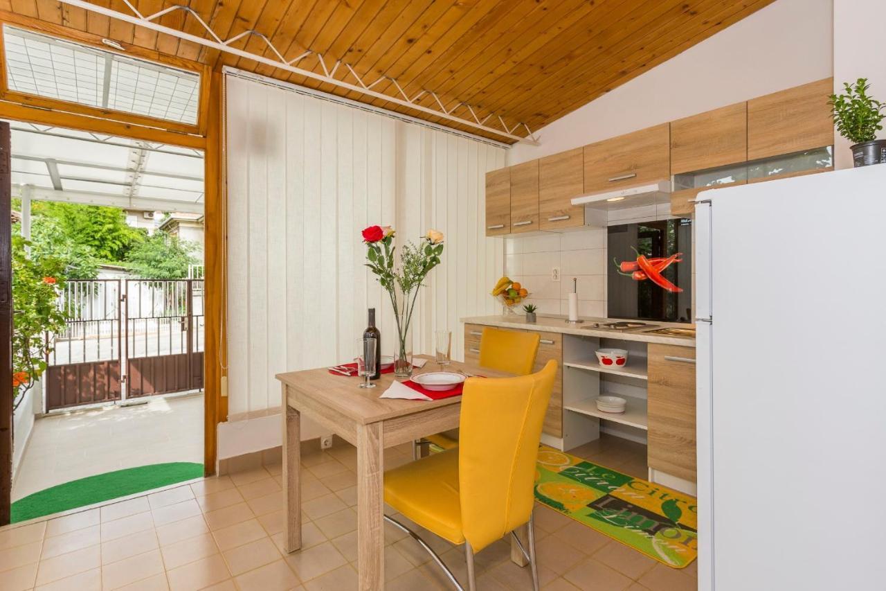 Comfortable Modern Studio With Shaded Patio Split Extérieur photo